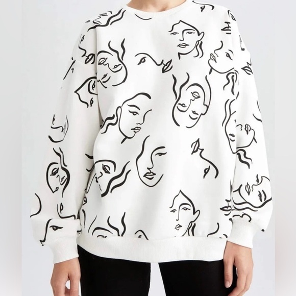 Zara Tops - Zara Women's white and black crewneck sweatshirt crewneck faces portrait